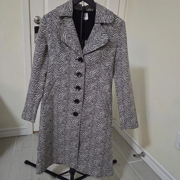 CAbi Black and White Zebra Pattern Jacket - Picture 2 of 3